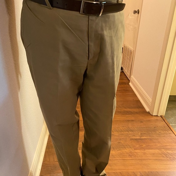 DOCKERS DRESS PANTS Size 36 x 30 - Picture 4 of 6